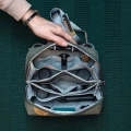wklad-organizer-podróżny-travel-line-peak-design-tech-pouch-sage-v2-szarozielony-05.webp