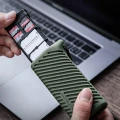 czytnik-kart-pamieci-pgytech-etui-na-karty-pamieci-ip54-zielony-2.webp