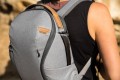 Plecak-Peak-Design-Everyday-Backpack-15L-v2-Popielaty-13.jpg