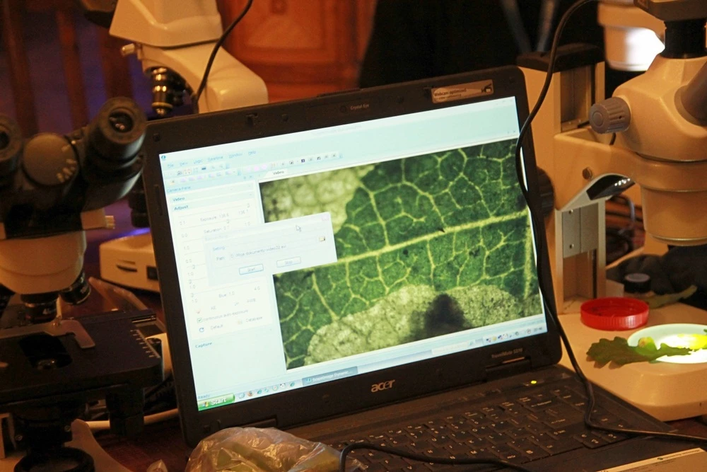 Mikroskop z kamerą Delta Optical Genetic Pro Bino z głowicą binokularową