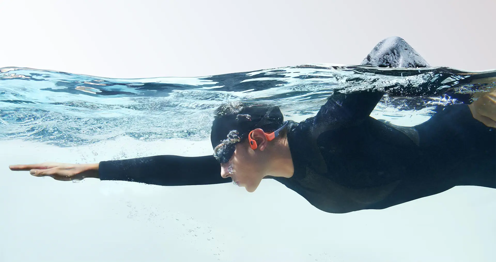 Słuchawki z przewodnictwem kostnym Shokz OpenSwim Pro Red